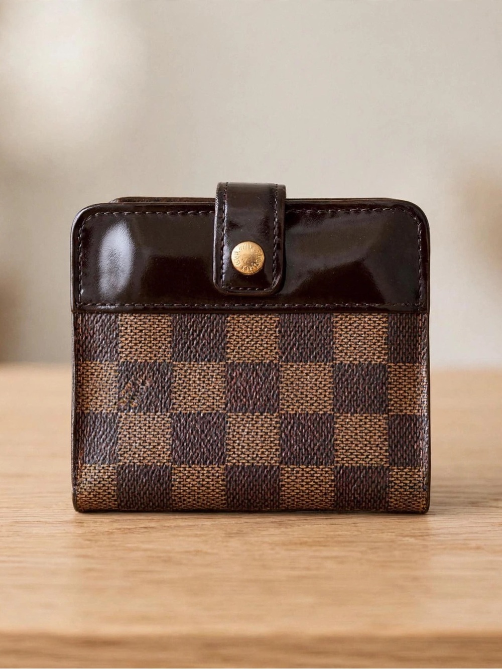 Just in 🔥Louis Vuitton 
Vintage 1999 Compact damier brown Zippé Wallet